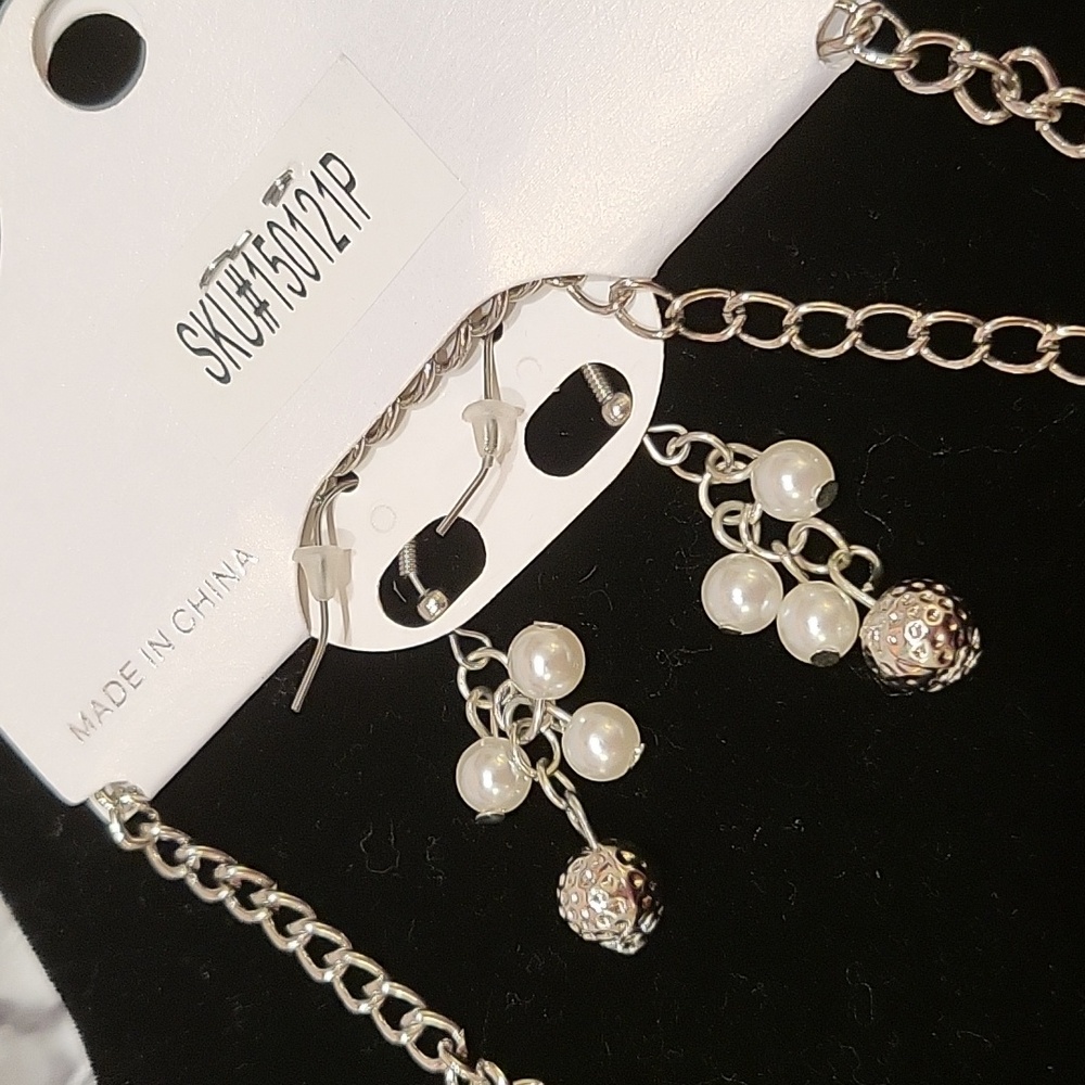 Necklace & Earrings - Picture 7 of 9
